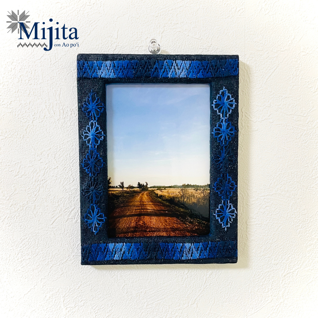 Hojarillo con cerrito | 小さな丘のマドアキカズラ (L版)