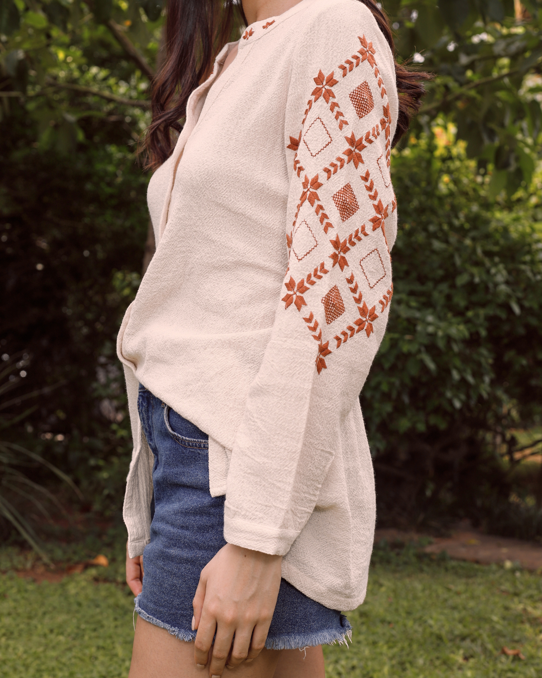 Flores de Jazmín y patrón geométrico|ジャスミンと幾何学パターンのカットソー