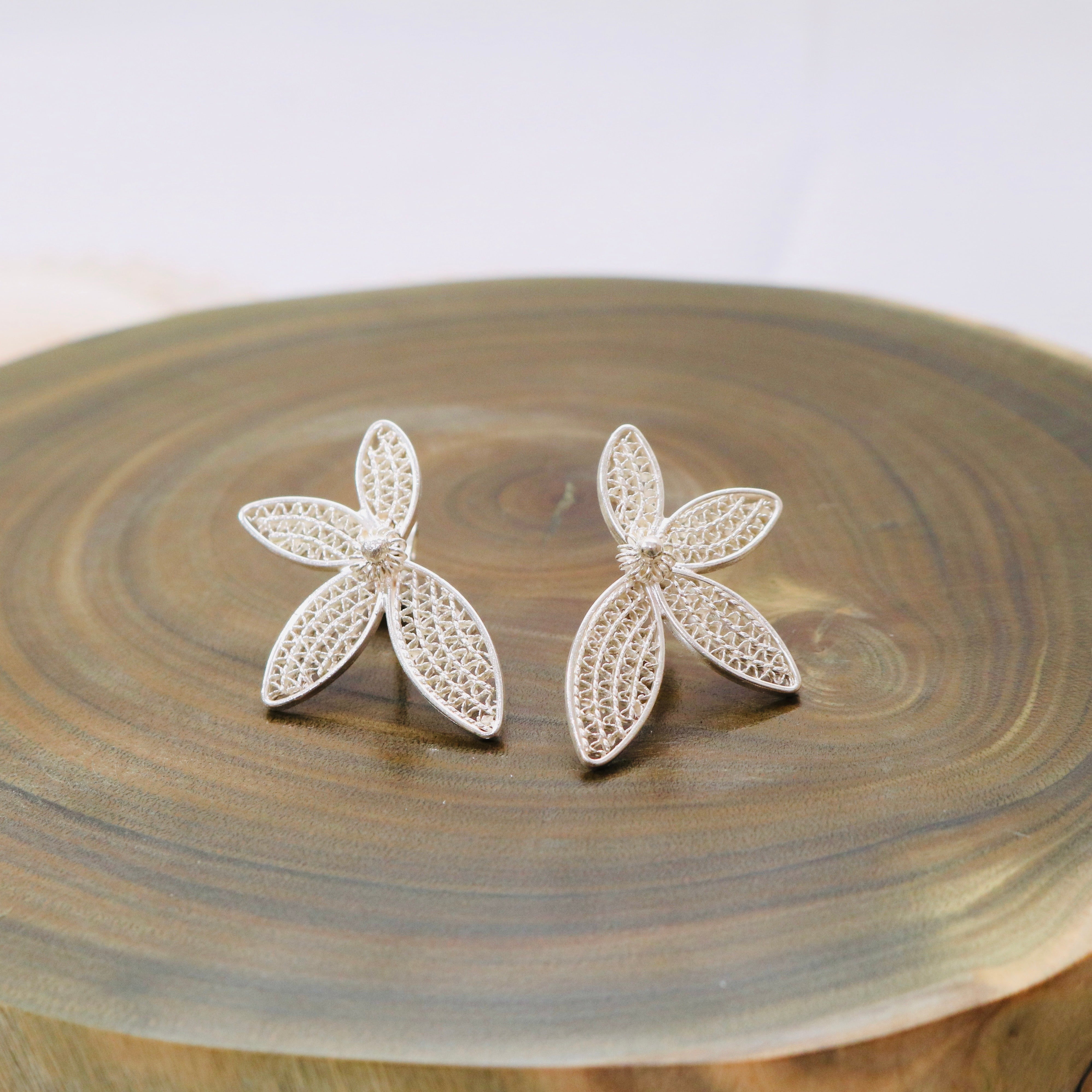 Cuatro Pétalos | 4つの花びら