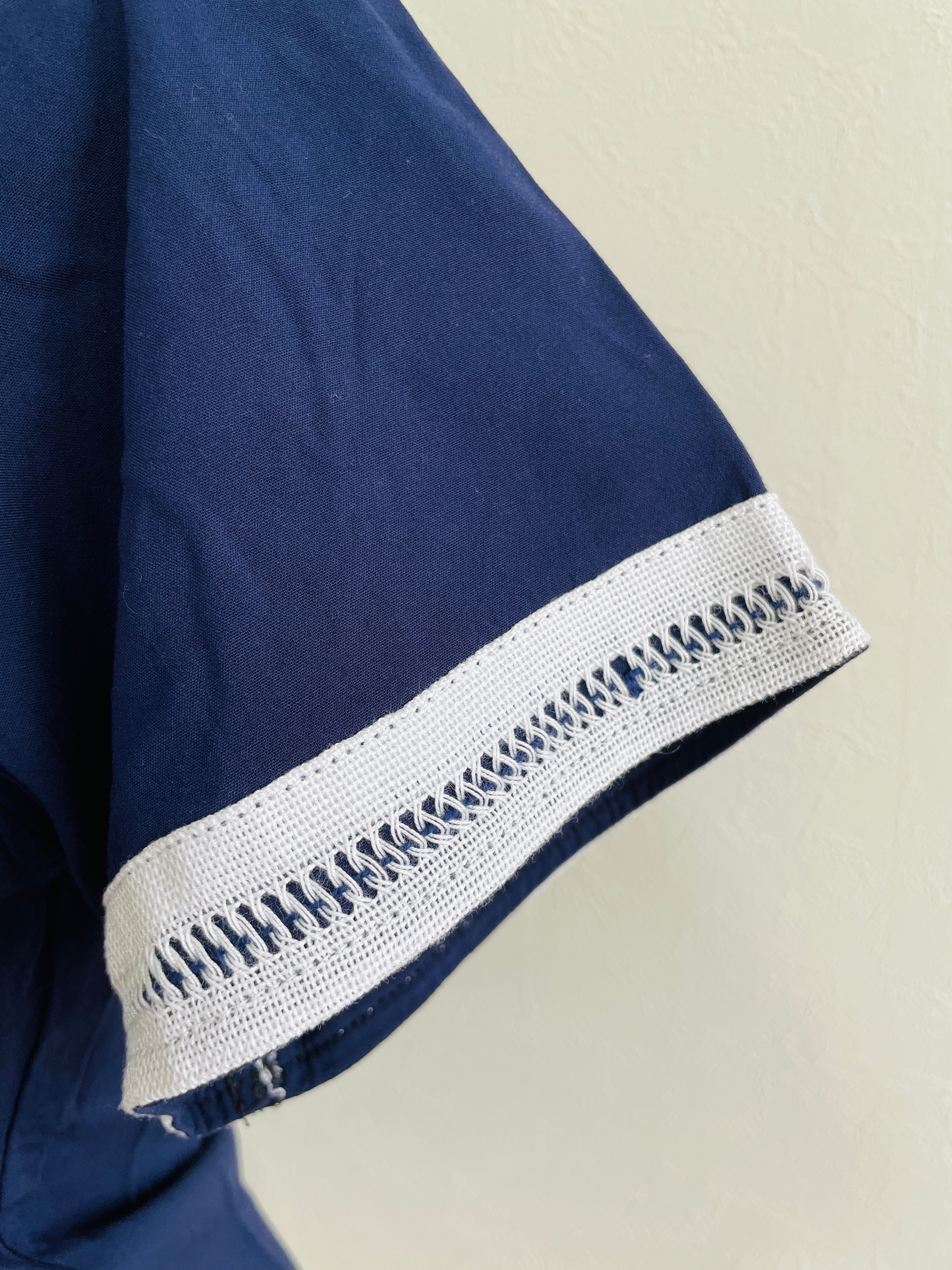 Bulsa con hojarillo | 紺のアオポイブラウス(マドアキカズラ)