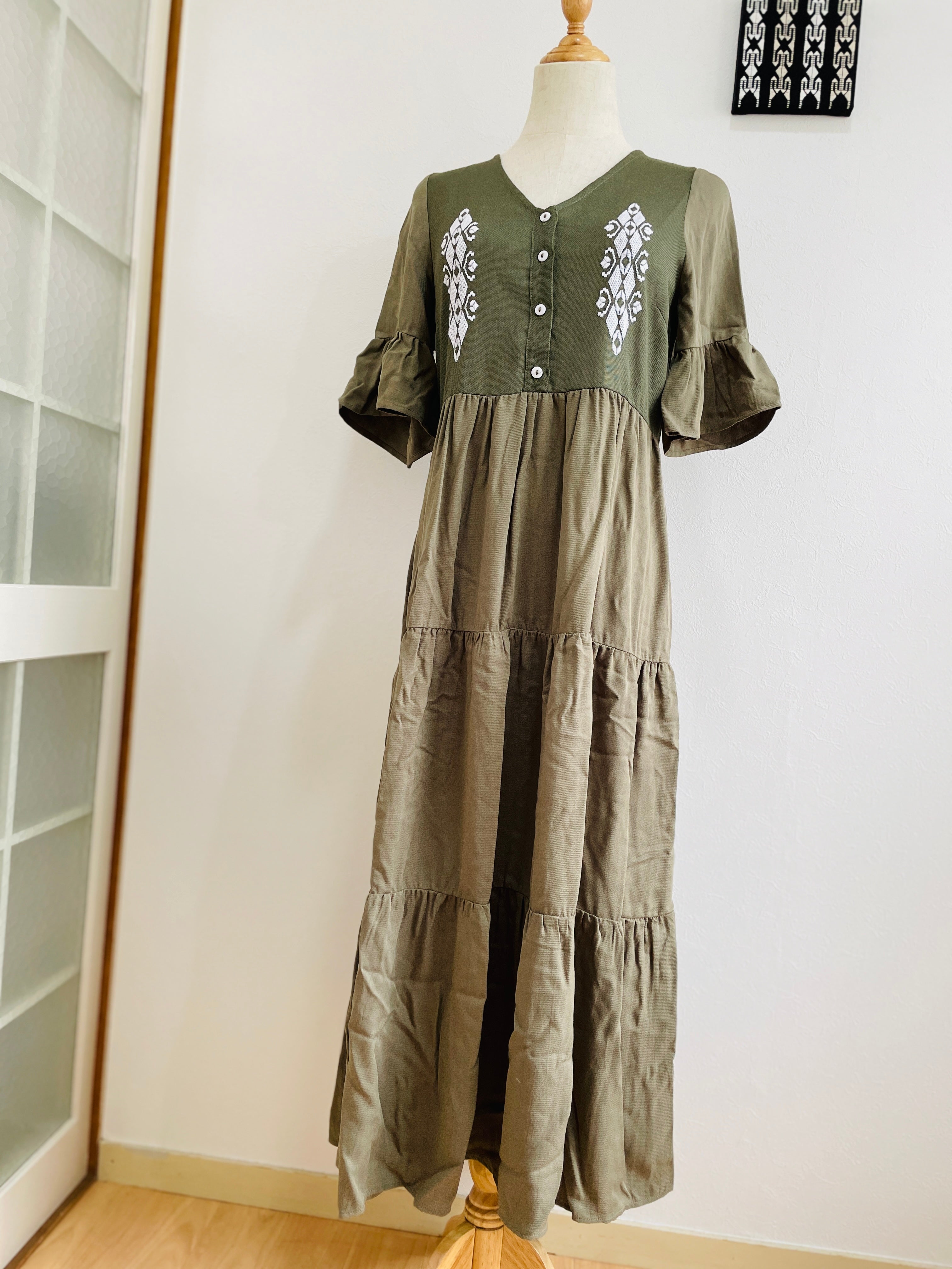 Vestido verde oscuro | 深緑のワンピース