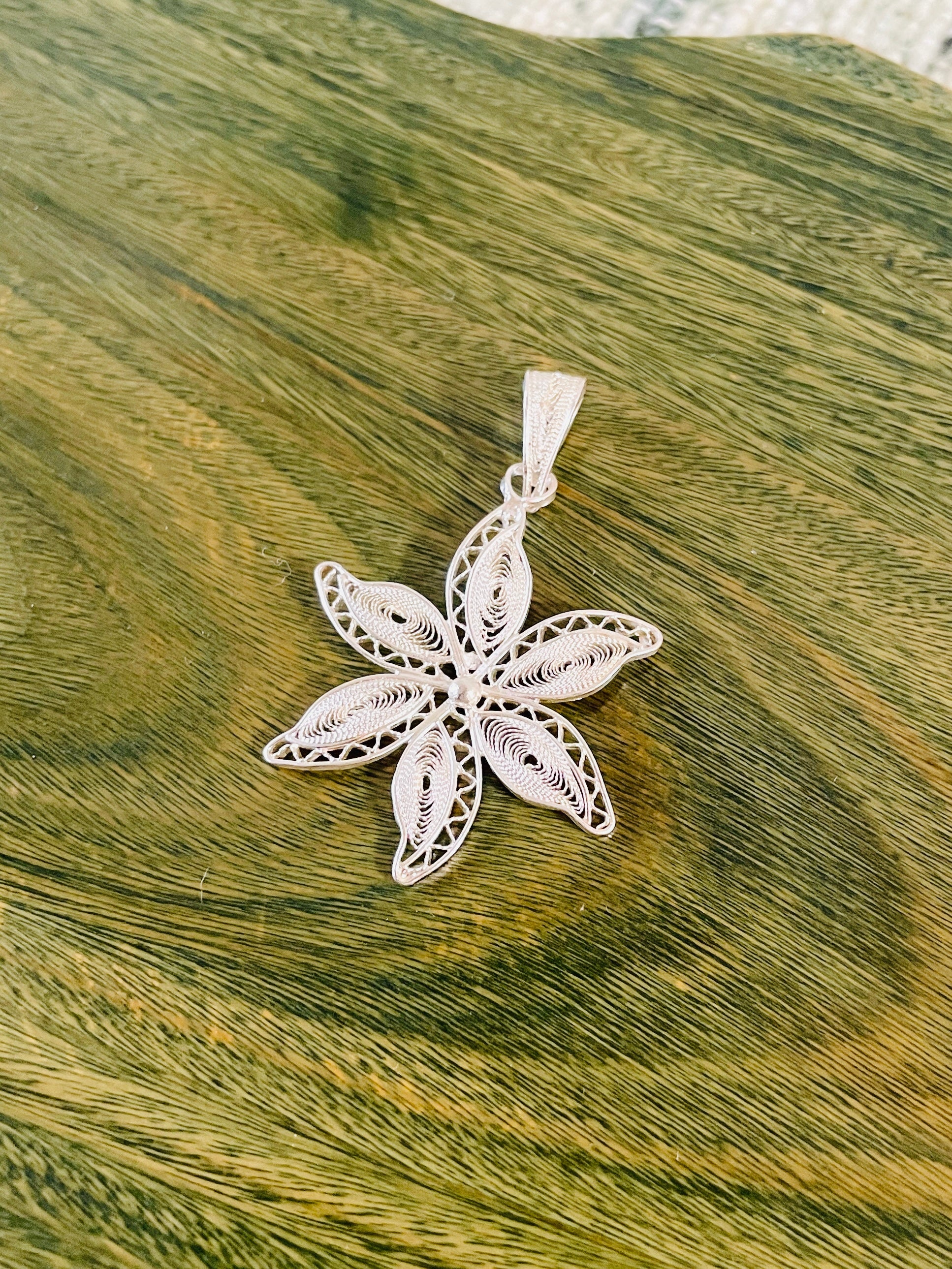 Colgante de flor | 花のペンダント