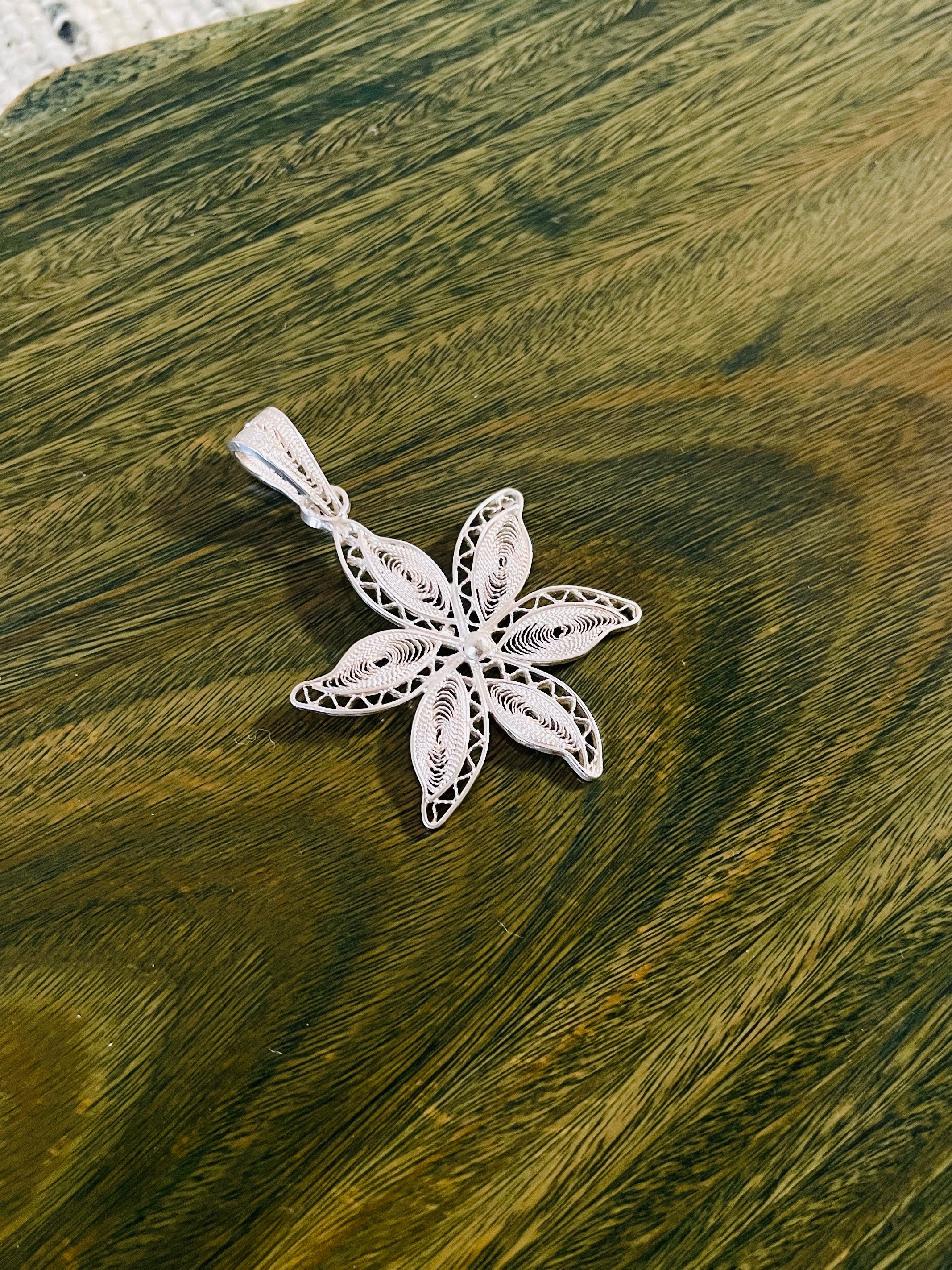 Colgante de flor | 花のペンダント