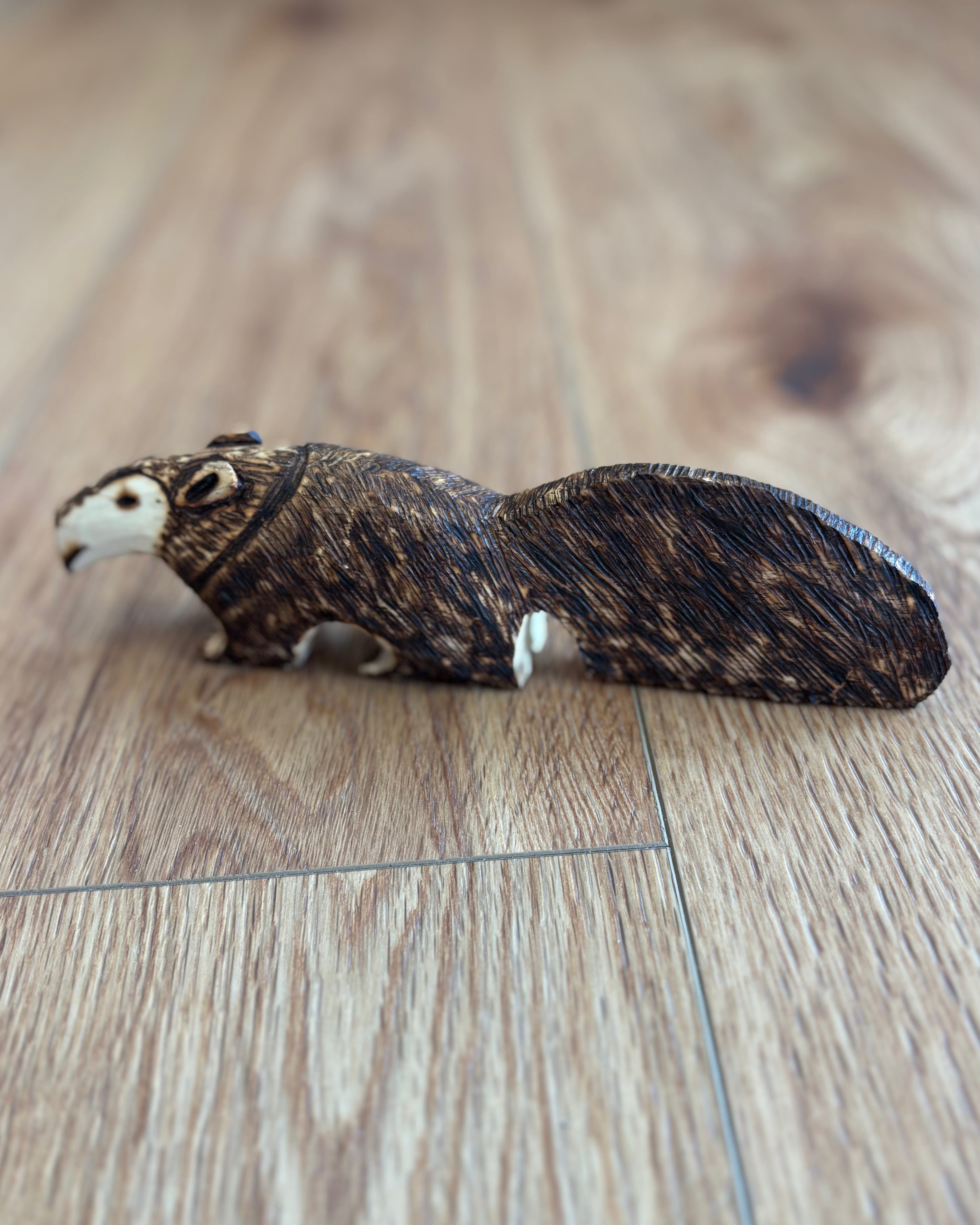 森を歩く ― Ava族 木彫りアリクイ