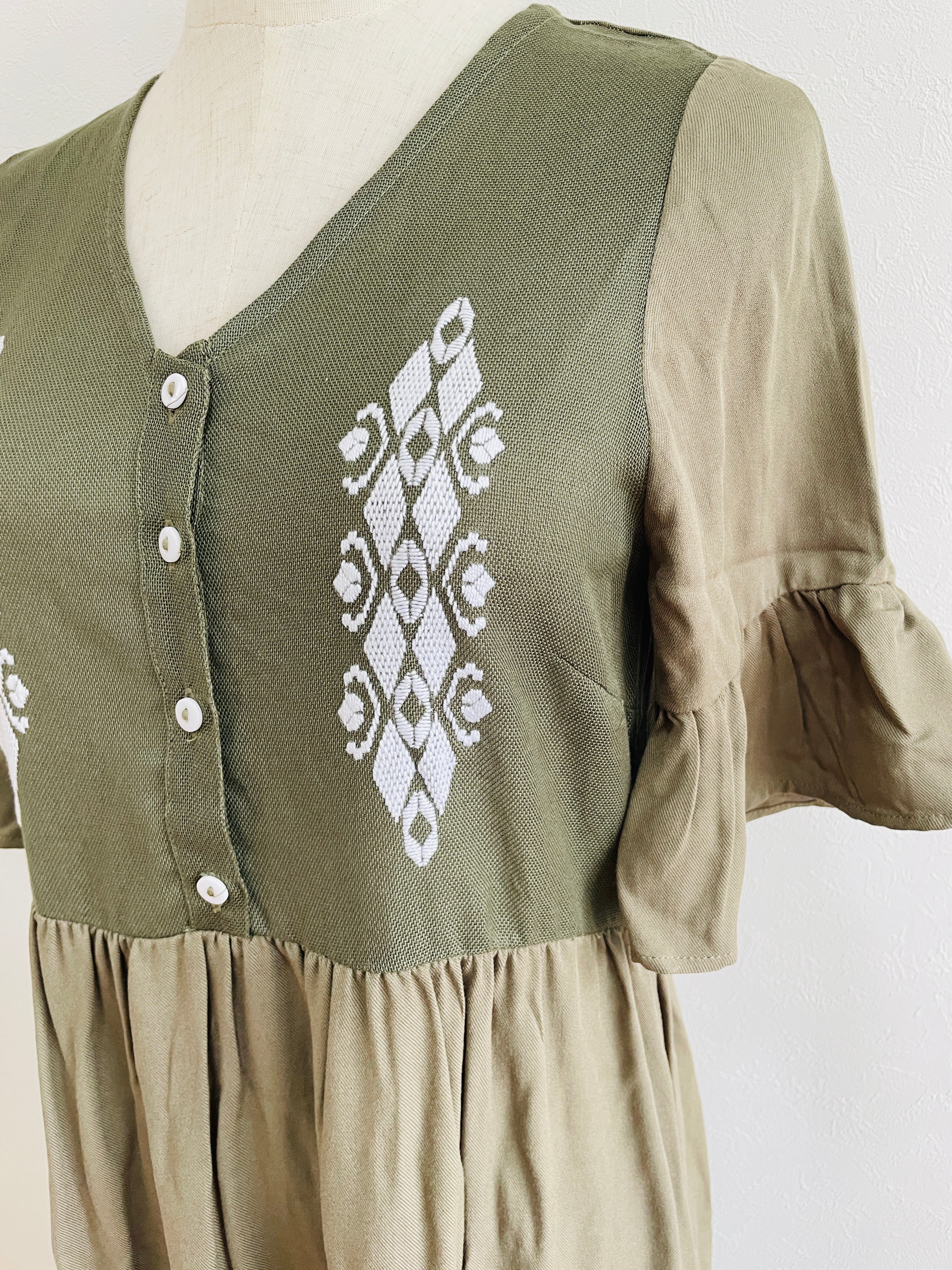 Vestido verde oscuro | 深緑のワンピース