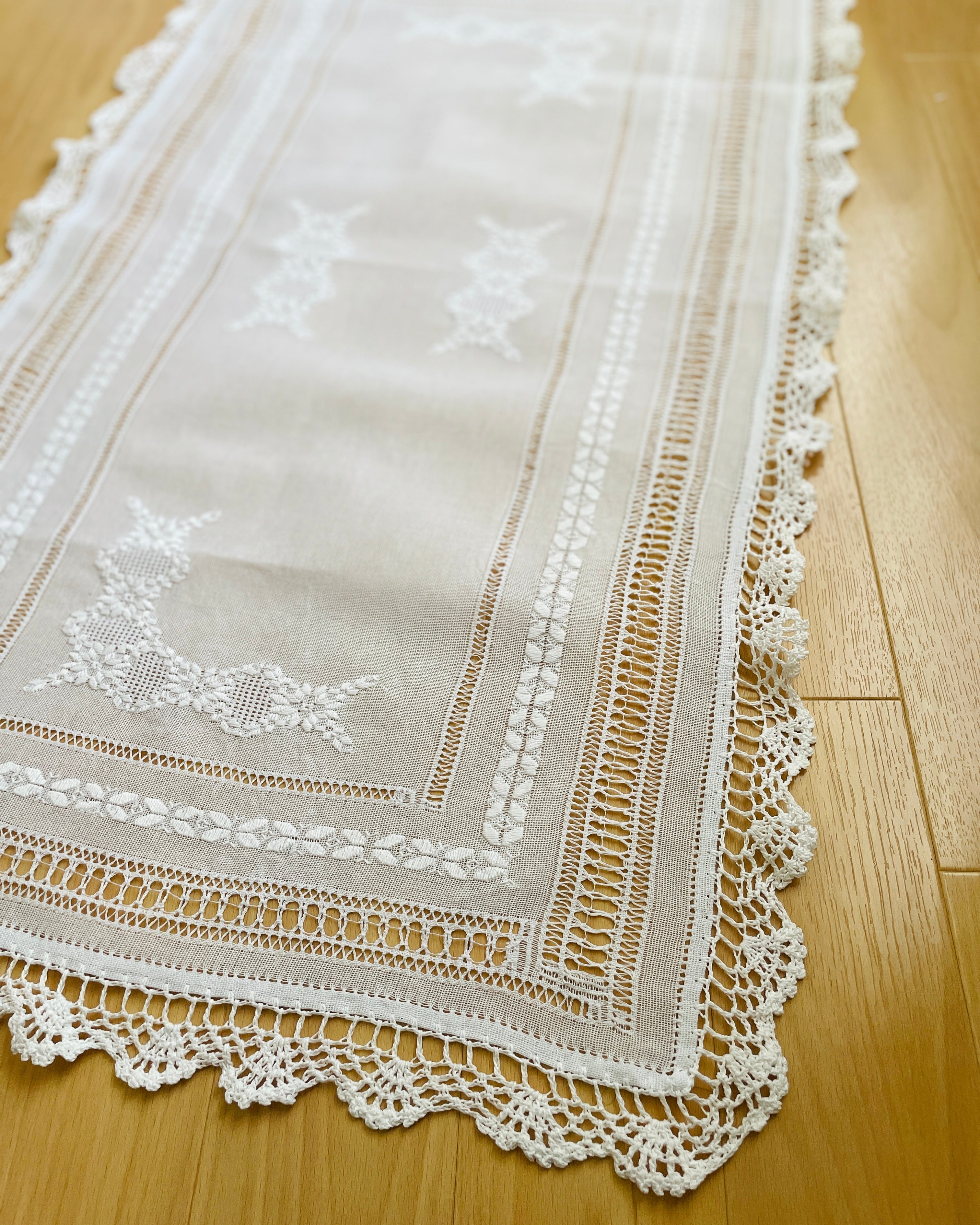 Manteles de Ña Sara ｜サラおばあちゃんの白いテーブルクロス