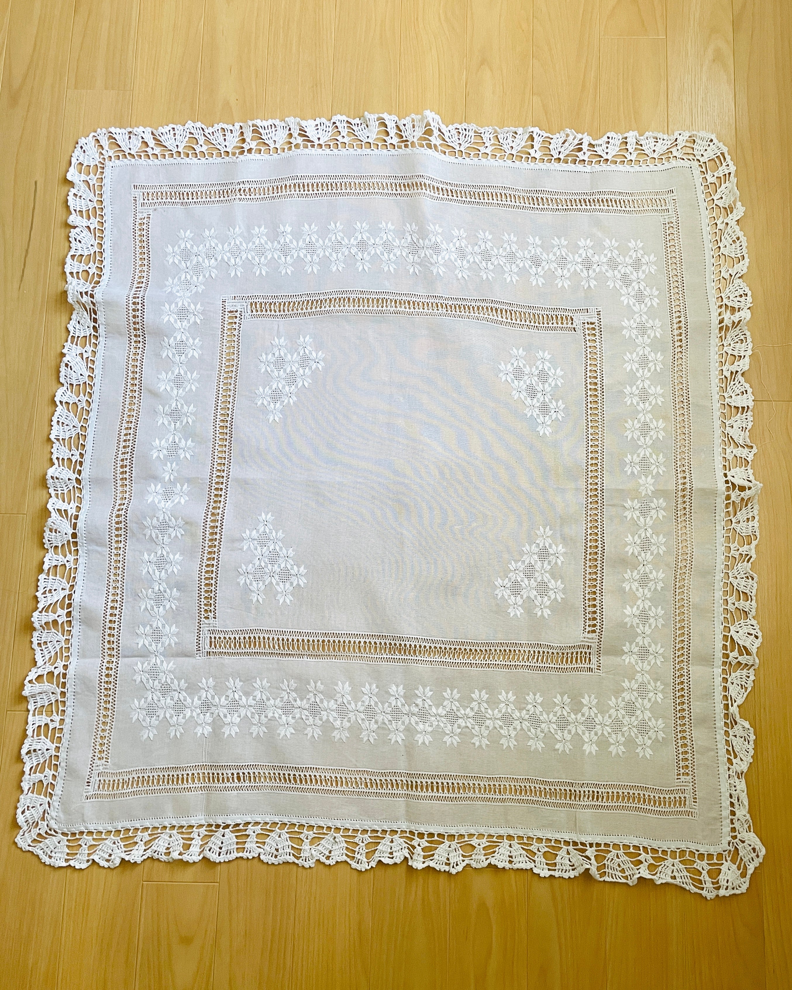 Manteles de Ña Sara ｜サラおばあちゃんの白いテーブルクロス