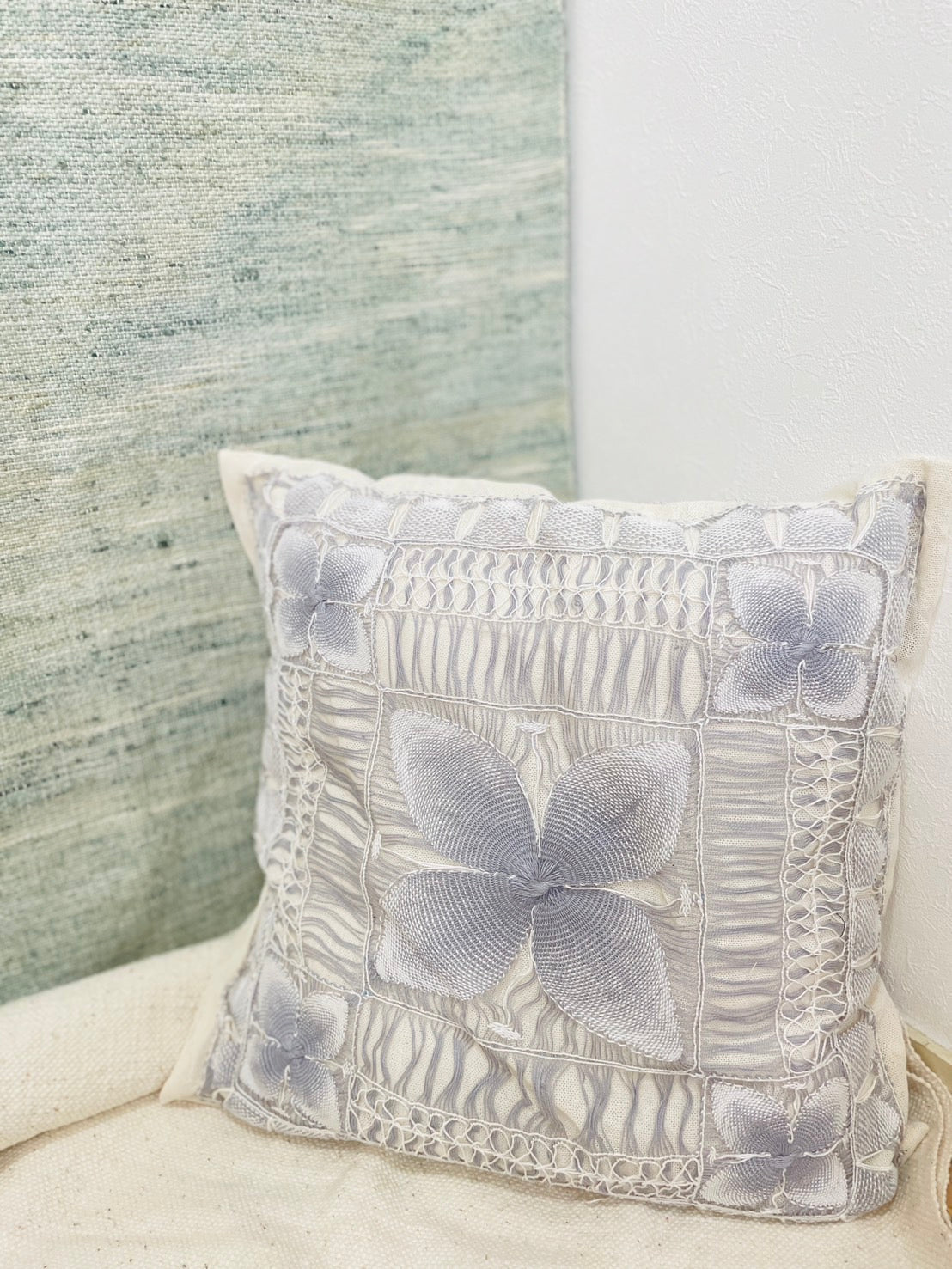 ニャンドゥティとアオポイのクッションカバー